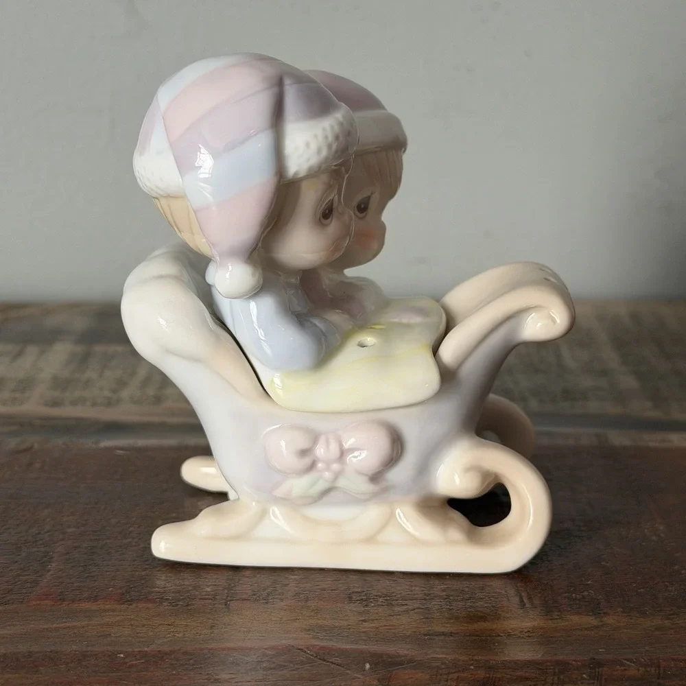 1995 Precious Moments Salt & Pepper Shaker Kids In Sleigh 869783 No Original Box